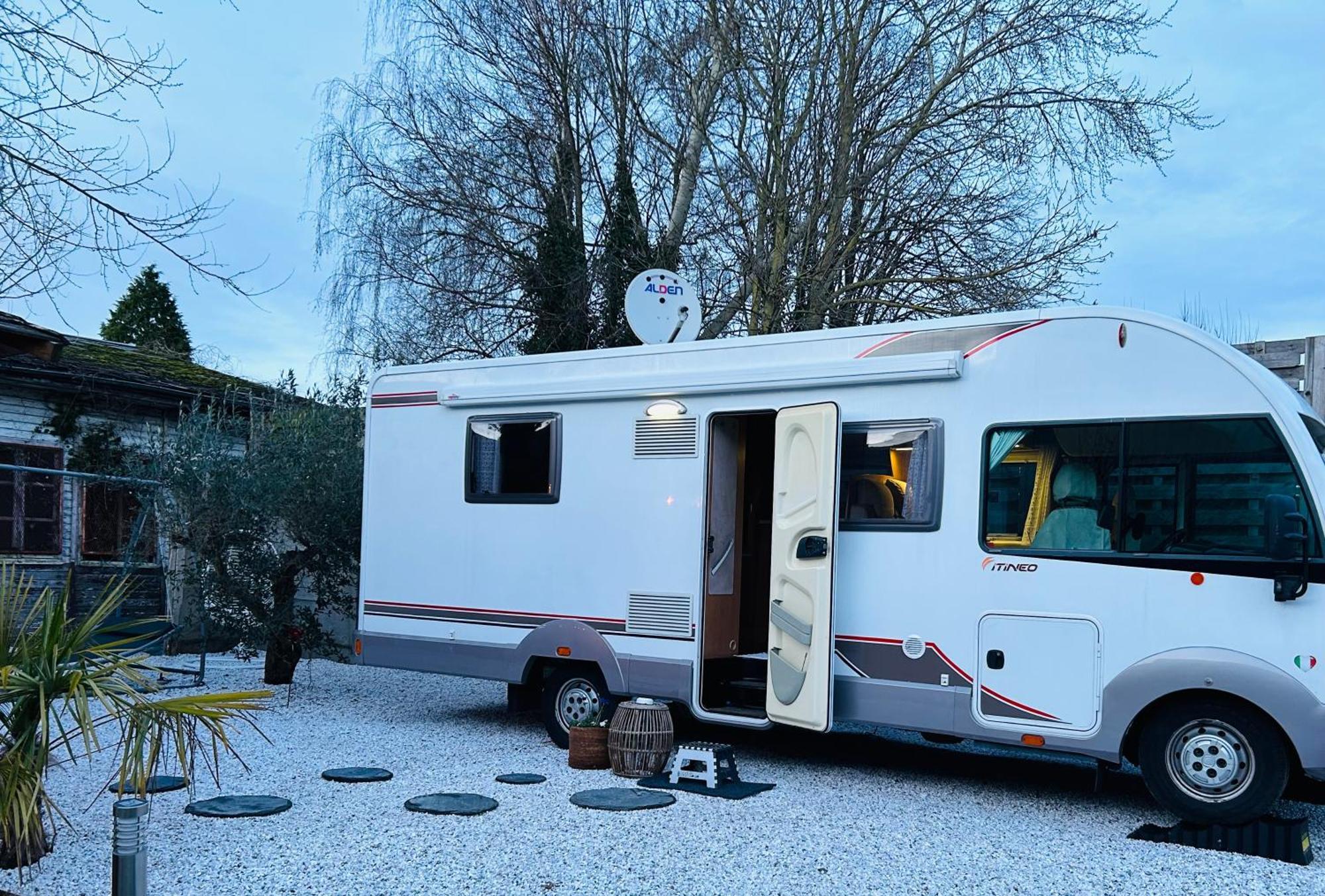 Terrain De Loisirs En Plein Centre De Lievin Camping Car Exterior photo